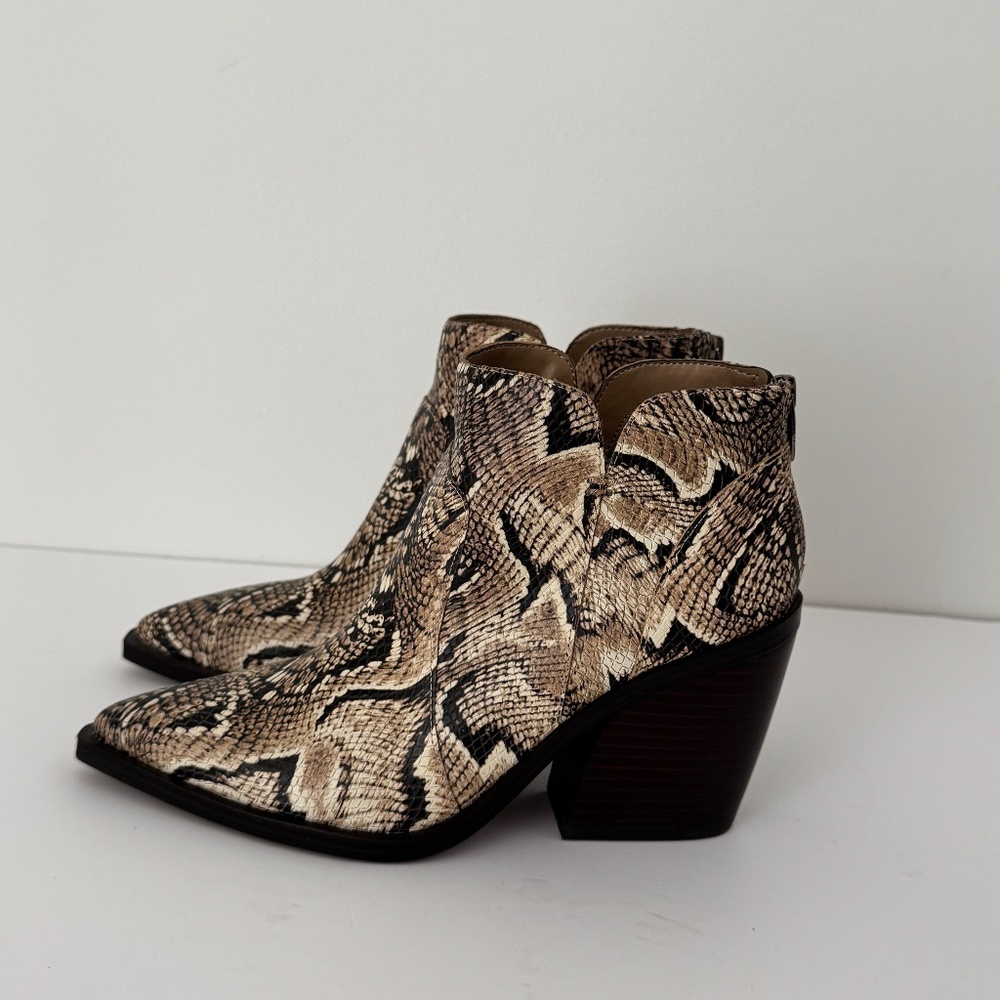 New Vince Camuto Snakeskin Block Heel Ankle Boots 9M/40